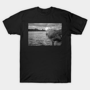 Country estate lake in the English countryside T-Shirt